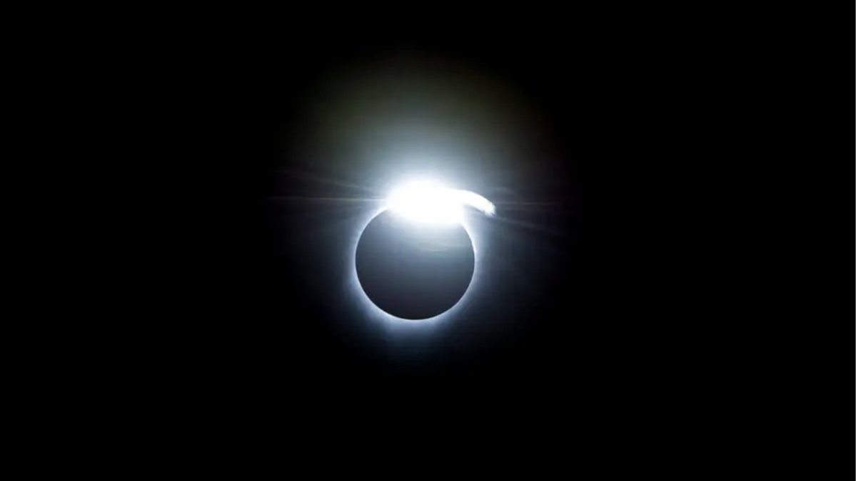 Segundo os pesquisadores, o dia não "morre" durante o eclipse, apenas se reorganiza diante da alteração brusca de luz (Foto: Reprodução/NASA)
