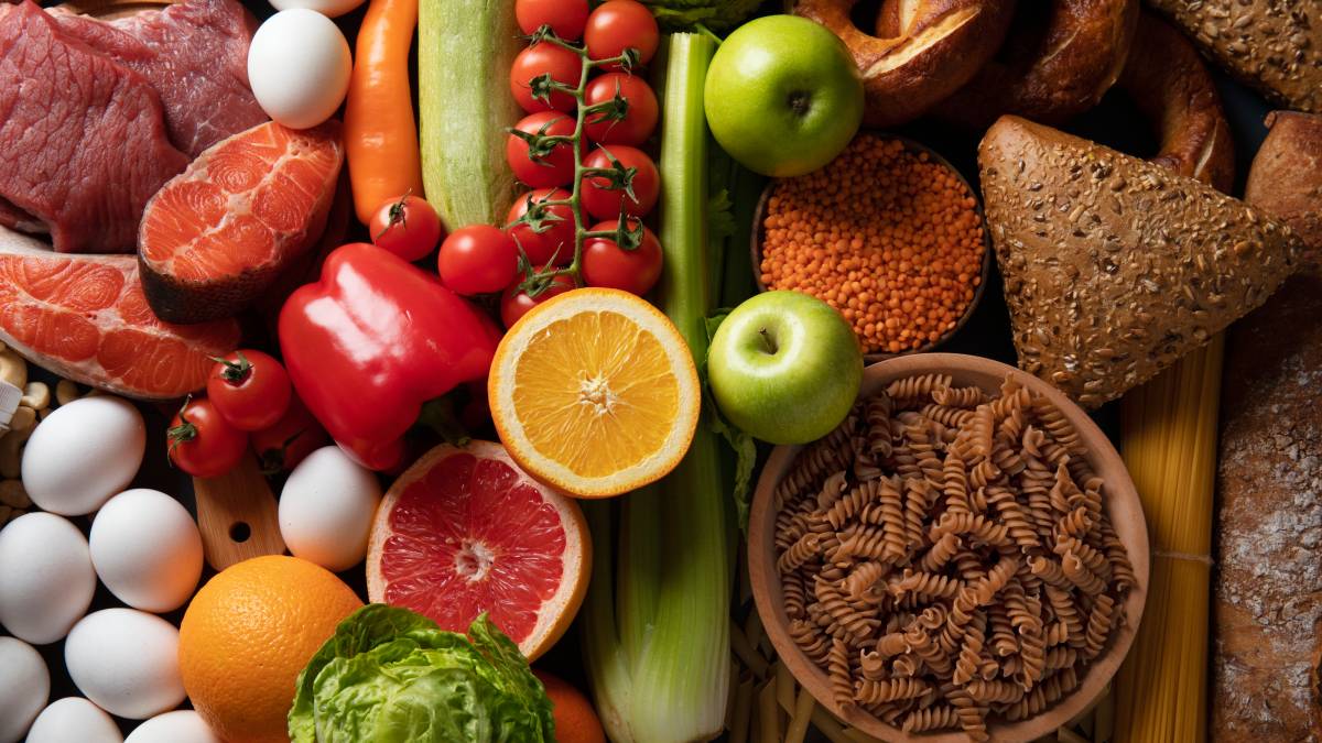 Uma dieta balanceada com macro e micronutrientes é a chave para uma vida saudável (Foto: Freepik)