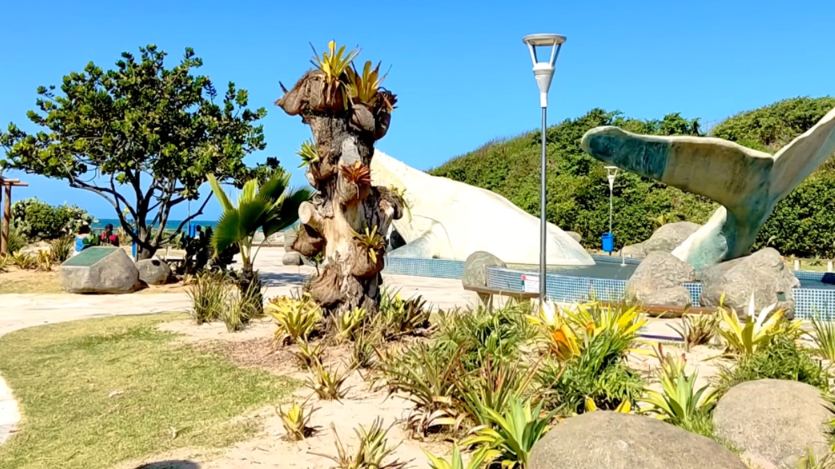 Além das praias, a cidade guarda atrações históricas e de lazer diversificadas.