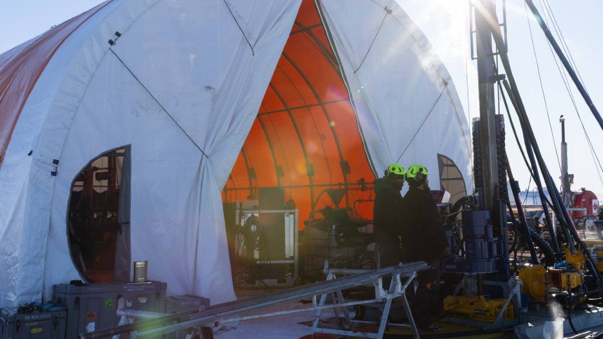 Instalado na Elevação de Gelo de Crary, o acampamento fica a cerca de 700 km da estação científica mais próxima (Fotos: Reprodução/ Instagram)