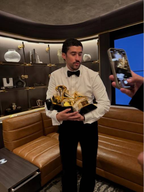 Bad Bunny alcançou um marco histórico no Grammy Awards 2026 ao vencer o prêmio de Álbum do Ano