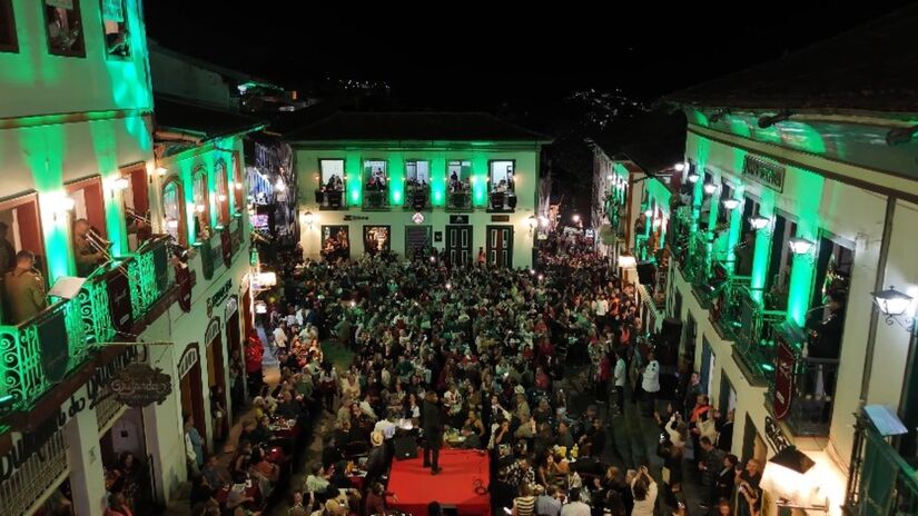 6. Vesperata de Diamantina, em Minas Gerais (Foto: Reprodução YouTube/Por onde andei)