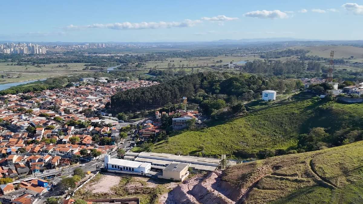 A norma reúne 133 indicadores, distribuídos em três frentes principais, que ajudam a medir como uma cidade entrega serviços e qualidade de vida. Fotos: Reprodução/YT