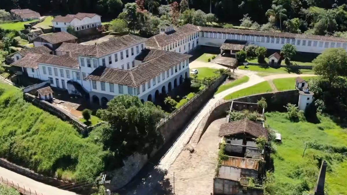 Em Santa Rita de Jacutinga (MG), a Fazenda Santa Clara virou símbolo do Brasil do café. Foto: Reprodução/Youtube