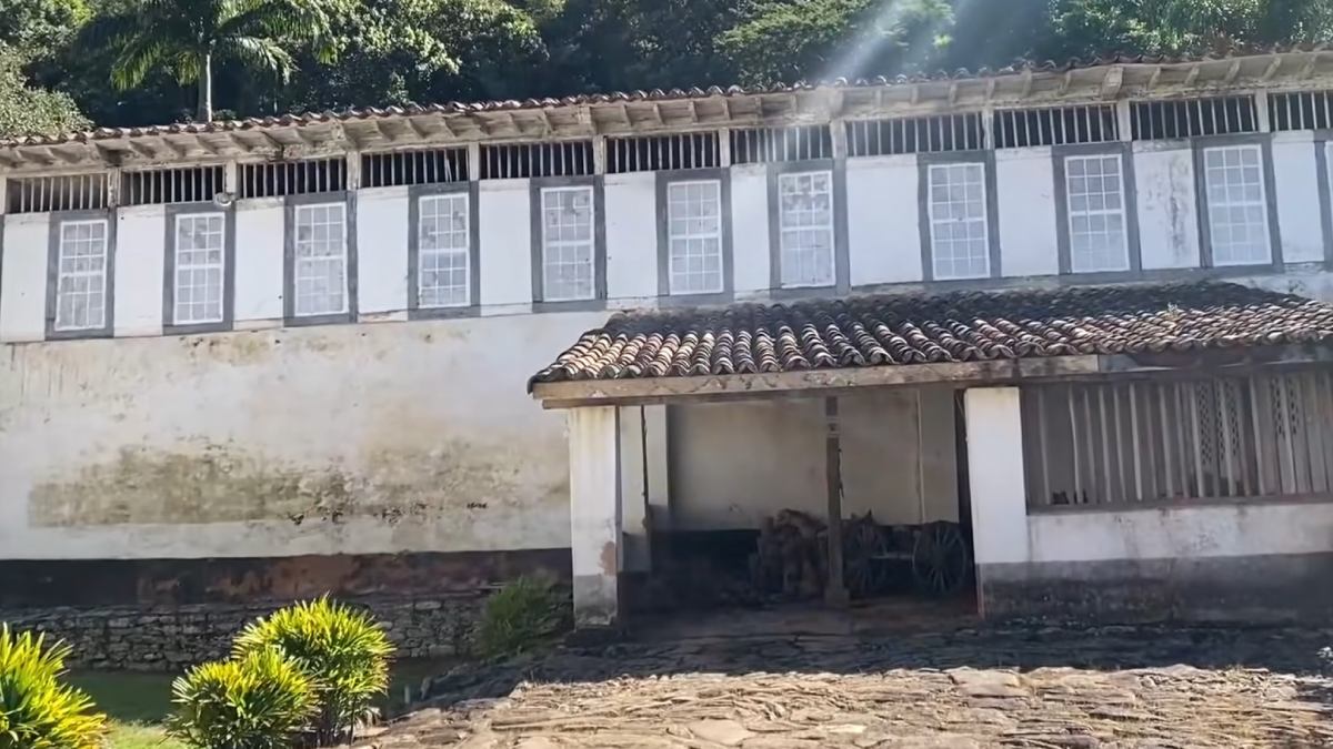 A sede impressiona pelo tamanho: cerca de 6.000 m² de área construída. Foto: Reprodução/Youtube