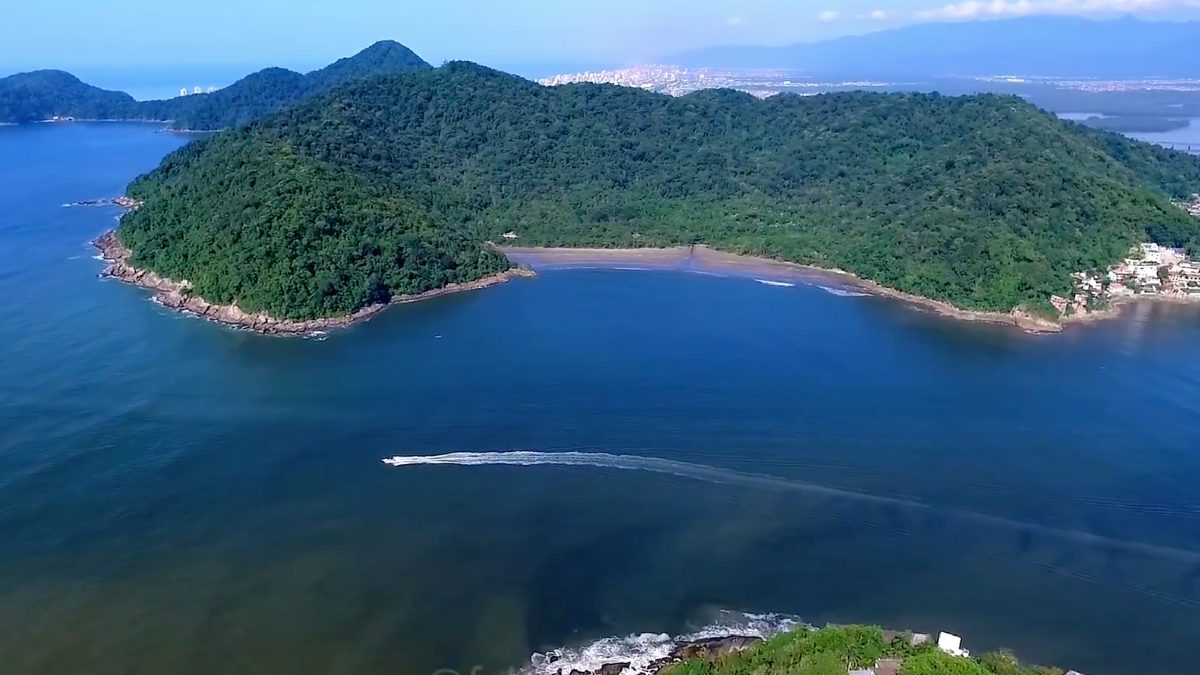 2) Vista da cidade no litoral paulista: São Vicente lidera ranking de imóveis mais baratos em SP e aparece no radar de novos compradores. Foto: Reprodução/Youtube
