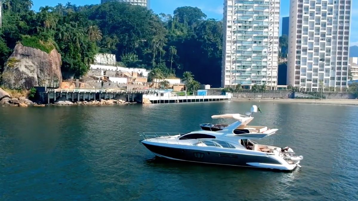 Orla e mar no horizonte: São Vicente atrai quem quer morar perto da praia sem pagar o metro quadrado mais caro do Estado. Foto: Reprodução/Youtube