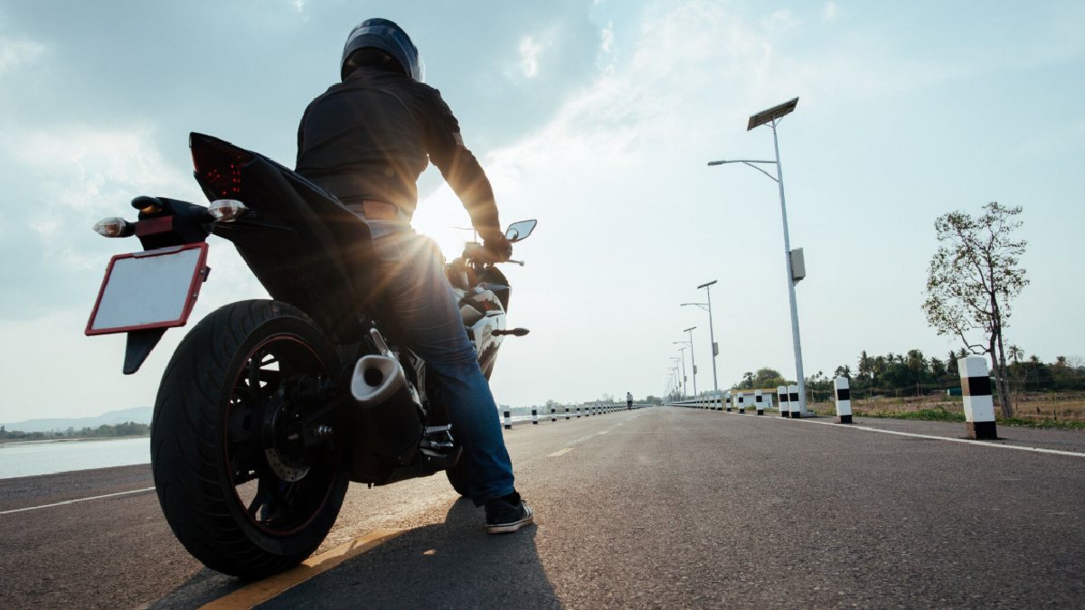 A moto pode reduzir o tempo de deslocamento em até 50% em grandes cidades. Foto: Freepik