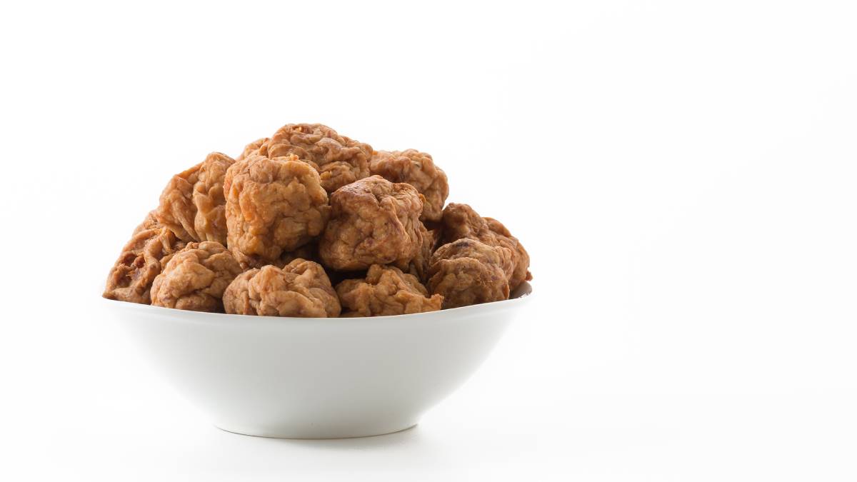 Sem fritura: calor seco transforma carne em pipoca crocante. Foto: Freepik