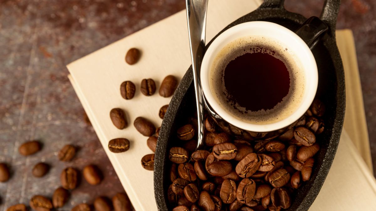Veja como o café pode afetar a saúde dos rins e os fatores de risco associados ao consumo da bebida (Fotos: Freepik)