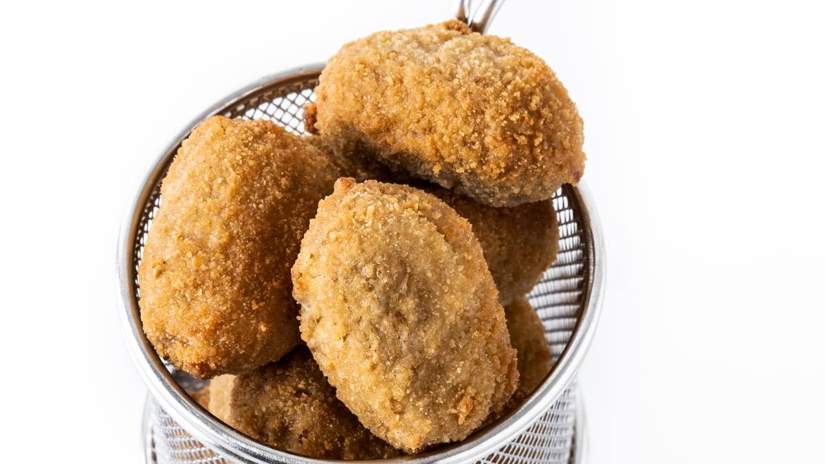 Crocante por fora, leve no prato: pipoca de carne sem óleo vira tendência fitness. Foto: Freepik