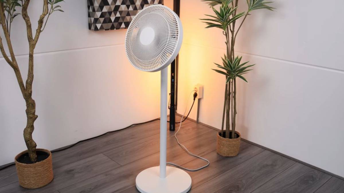 Ventilador inteligente da Xiaomi permite controle por voz e integração com aplicativos de automação residencial. Reprodução/YouTube