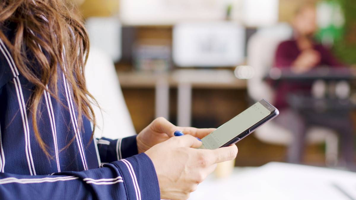 83% dos alunos prestam mais atenção sem celular, aponta levantamento após nova regra (Foto: Freepik)