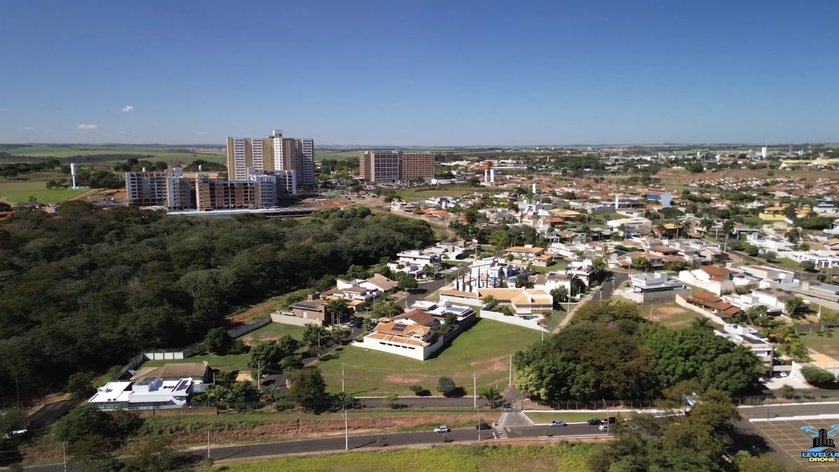 Vista panorâmica de Olímpia mostra o equilíbrio entre urbanização e natureza reprodução/YouTube