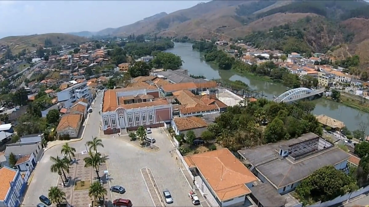 Centro histórico preserva casarões antigos e a atmosfera colonial - Reprodução: YouTube
