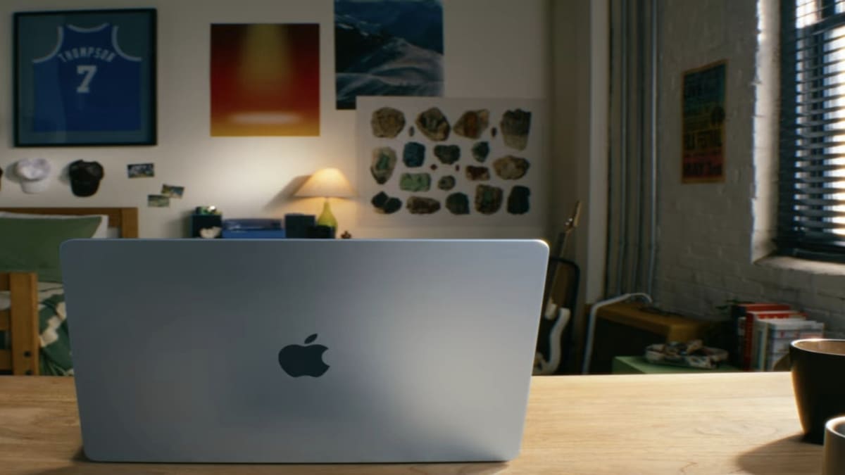 Linha MacBook evoluiu em design, desempenho e eficiência energética ao longo dos anos - Reprodução/YouTube