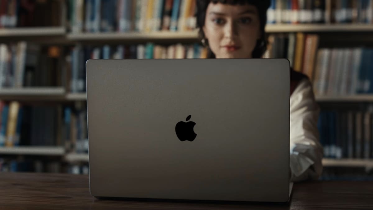 MacBook Air ficou famoso após Steve Jobs apresentá-lo dentro de um envelope - Reprodução/YouTube