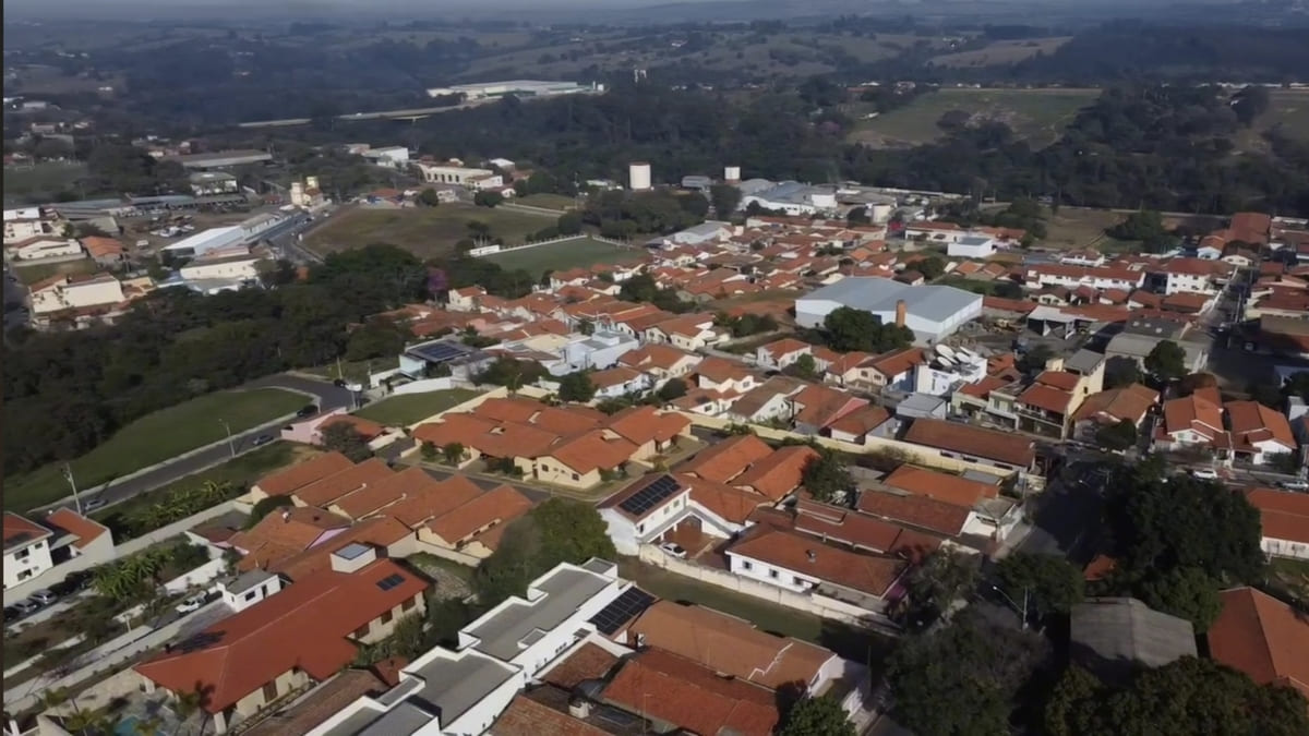 Rio Tietê, que deu nome ao município, marcou o desenvolvimento da cidade.