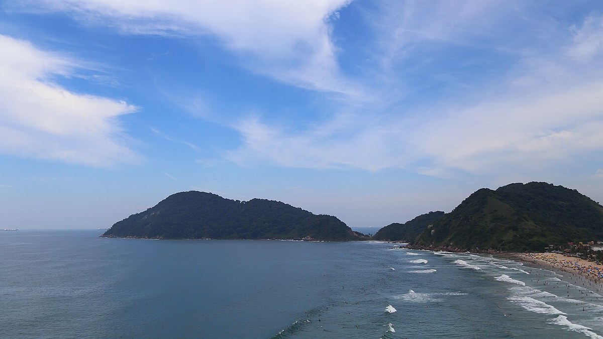 A Praia do Tombo alcançou 16 temporadas seguidas com a Bandeira Azul e manteve o posto de mais certificada da América do Sul. Foto: Wikimedia Commons