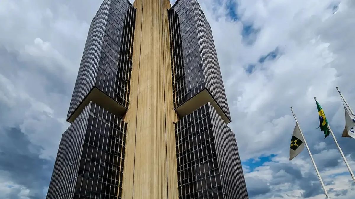 O Banco Central do Brasil, em Brasília, define a taxa Selic e impacta diretamente a economia e o bolso dos brasileiros. Rafa Neddermeyer/Agência Brasil