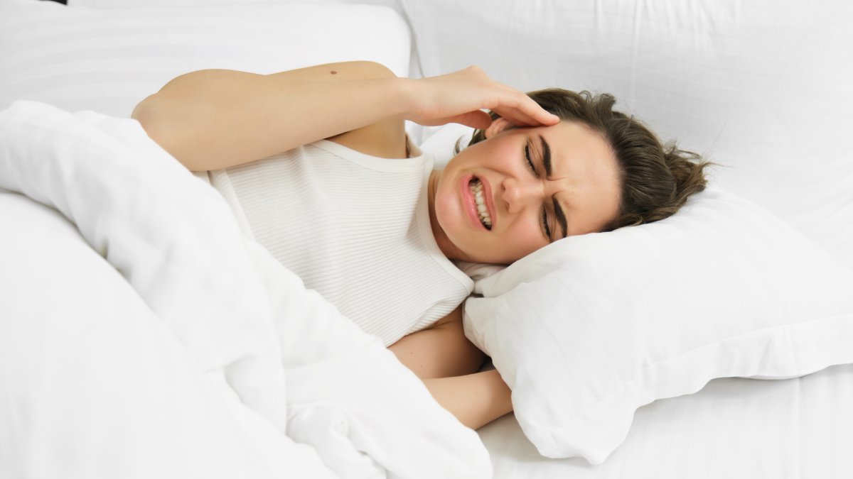 Mudanças bruscas no horário de dormir e acordar desregulam o ritmo circadiano, sistema interno que controla sono, temperatura corporal e níveis hormonais