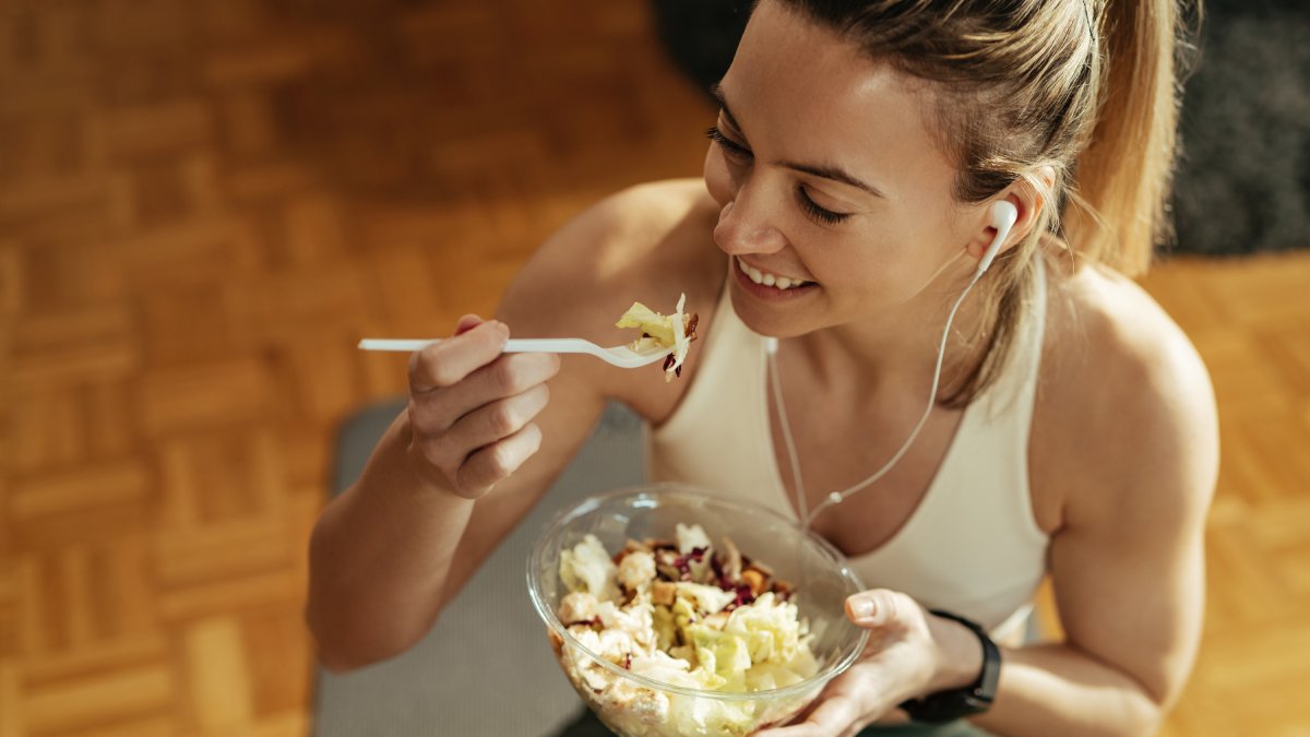 É importante fazer refeições completas e saudáveis, garantindo a reeducação alimentar