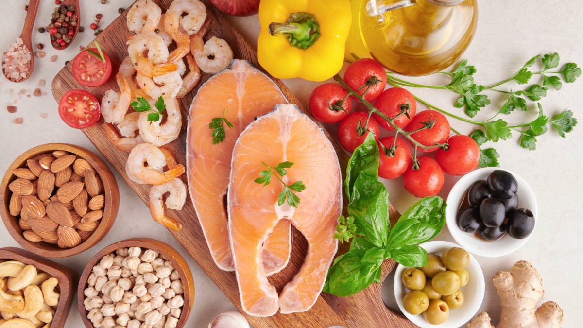 Peixes e vegetais são otimas opções para suplementar zinco na dieta (Foto: Pexels)