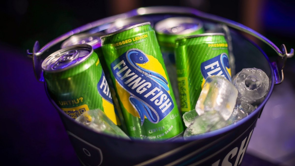 O rótulo chega com menos amargor e sabor de limão, mirando quem prefere bebidas mais leves. Foto:Divulgação