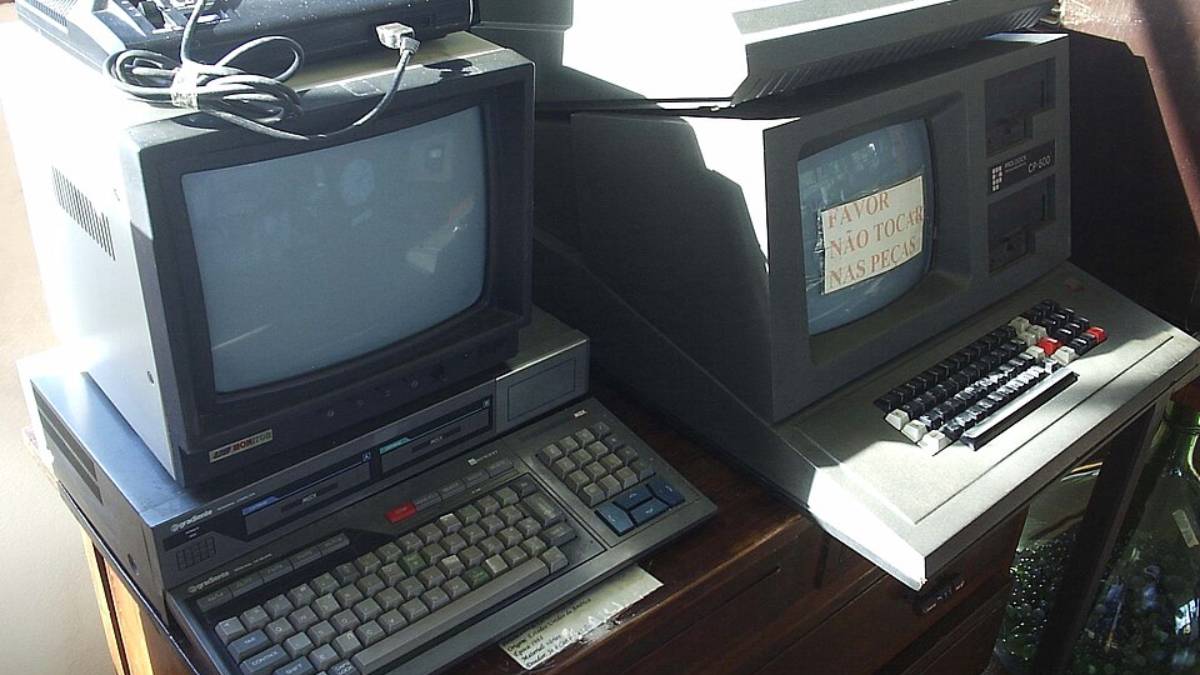 Elas dominaram as lojas e os lares brasileiros, ajudaram a popularizar o computador no país e depois perderam espaço na nova era da informática (Foto: Wikimedia Commons/MARCO AURÉLIO ESPARZ)