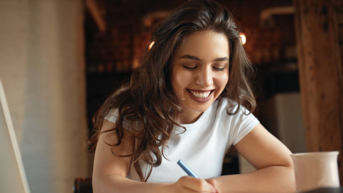 Primeiramente, escolha um assunto que deseja aprender ou revisar. Pode ser qualquer tema, desde física quântica até literatura clássica.