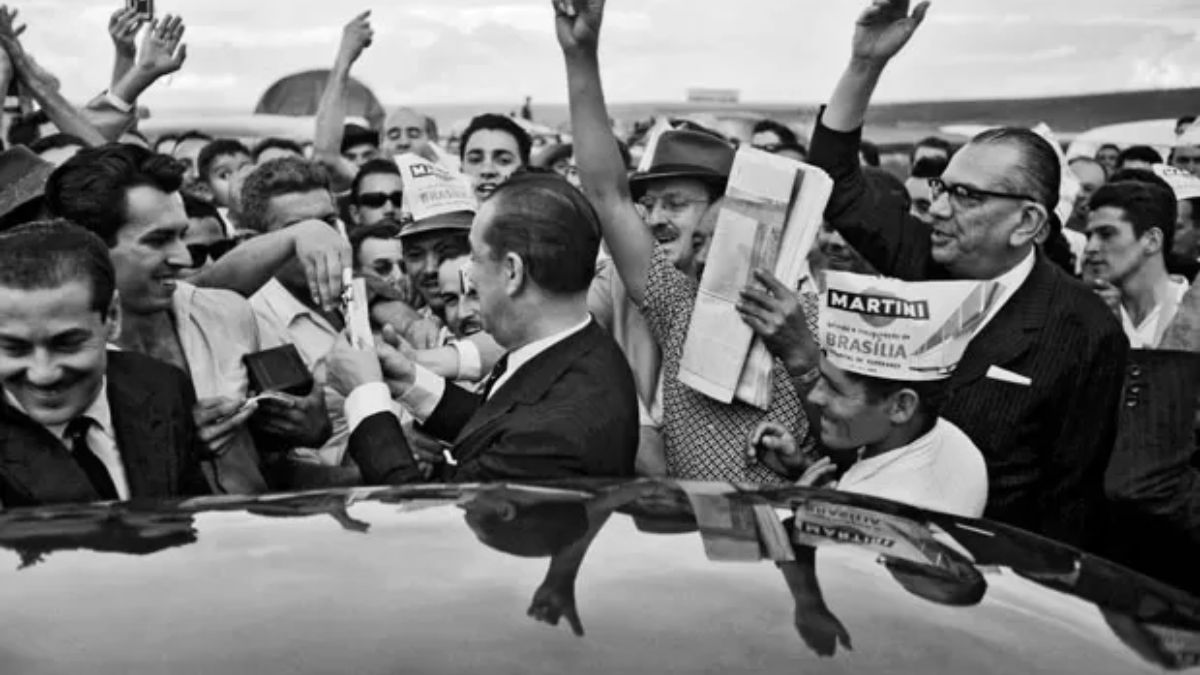 Presidente Juscelino Kubitschek no dia da inauguração de Brasília. Divulgação/Thomaz Farkas