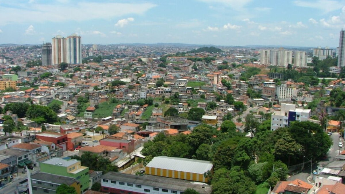 O nome da cidade remete à taboa, planta comum em áreas alagadas e associada aos brejos do Córrego Pirajuçara. Entre as décadas de 1930 e 1960, a industrialização começou a alterar o ritmo de ocupação da região. Fotos: Thiago Neme/Gazeta de S. Paulo
