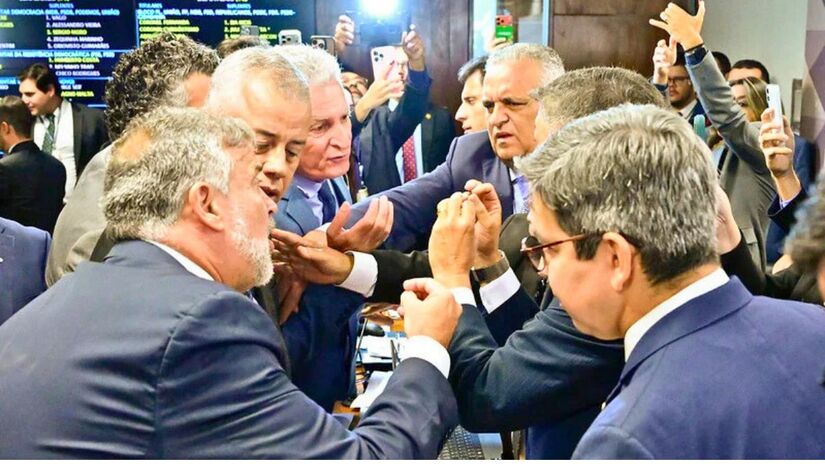 Confusão generalizada marcou a sessão da CPMI do INSS desta quinta-feira 26. Foto: Geraldo Magela/Agência Senado