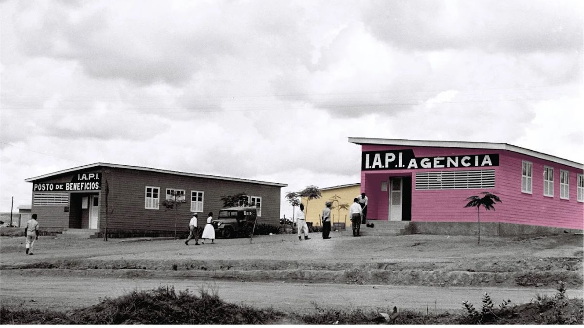 Registro histórico das unidades de atendimento em Brasília; o colorido das casas de madeira é marca registrada do atual Museu Vivo da Memória Candanga. Acervo do Museu Vivo da Memória Candanga