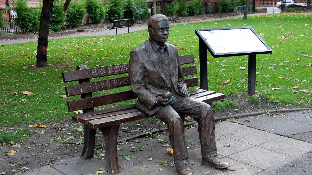 Uma pergunta feita há mais de 70 anos por Alan Turing voltou com força: a inteligência artificial realmente pensa ou apenas imita humanos? (Foto: Paul Hermans/Wikimedia Commons)
