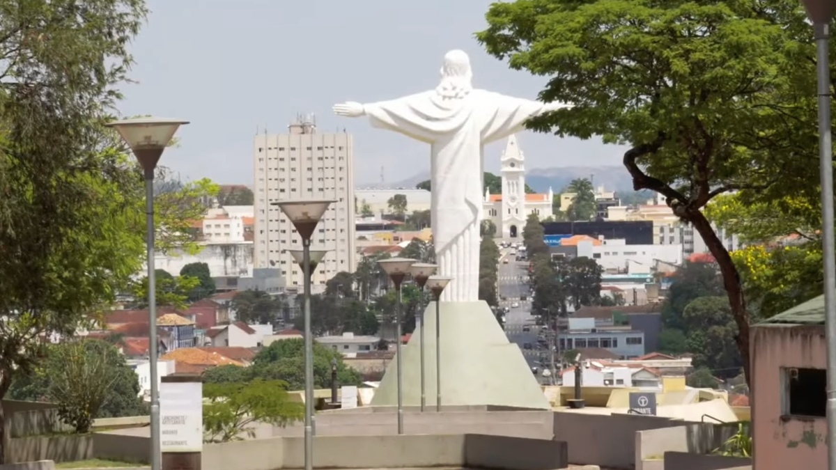 Localizada a cerca de 370 km de Belo Horizonte, Araxá oferece uma combinação de arquitetura imponente e clima ameno - (Reprodução/YouTube)