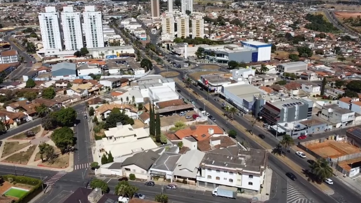 O município que serviu como cenário das gravações se tornou assunto nacional: a cidade de Araxá - (Reprodução/YouTube)
