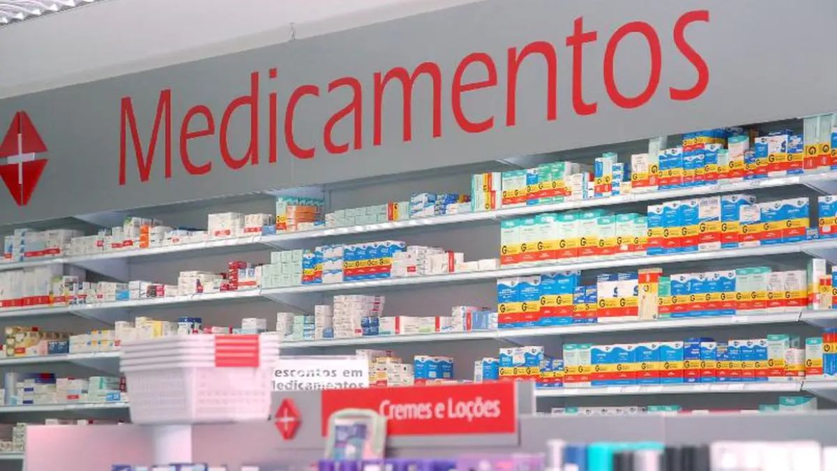 A nova lei de remédios em supermercados exige que produtos como os da imagem fiquem em áreas separadas, e não nas gôndolas de alimentos. Arquivo/Agência Brasil