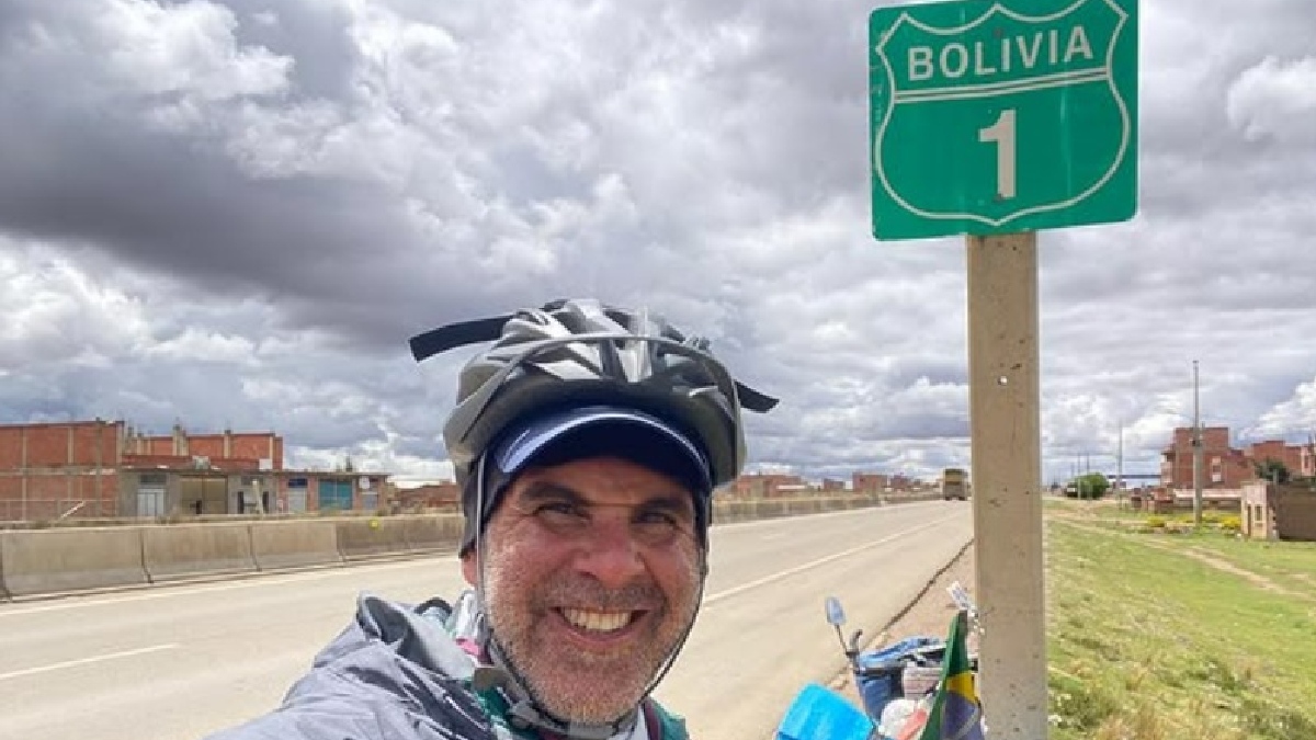 Perrengues mecânicos: já na reta final, em 2025, sofreu uma avaria grave na bicicleta enquanto cruzava o altiplano boliviano.