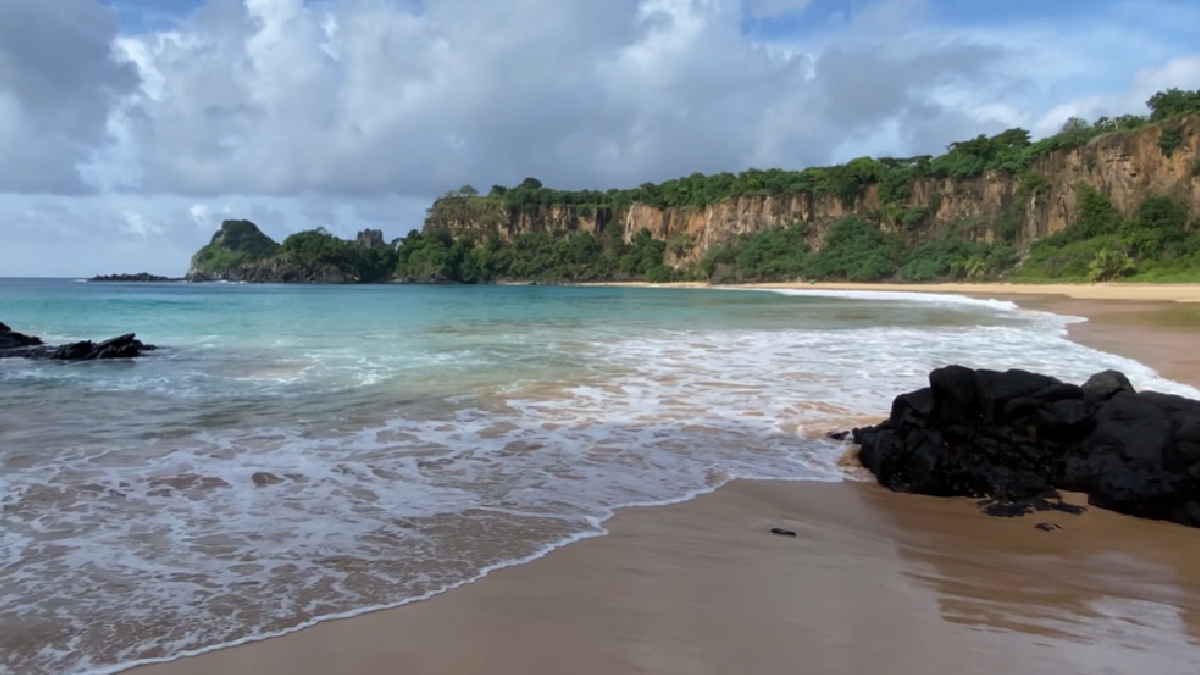 Destino destaca-se como a única representante brasileira entre as 10 mais bem avaliadas do planeta, superando praias famosas como as de Maldivas, Caribe e Havaí - (Reprodução/YouTube)