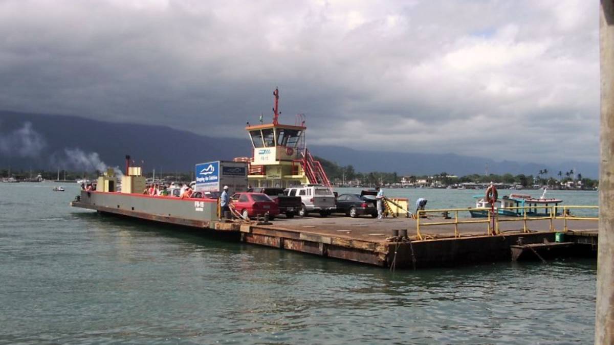 Em feriados e alta temporada, filas para a balsa de Ilhabela podem ultrapassar horas de espera (Fotos: Vanderlei Bissiato)