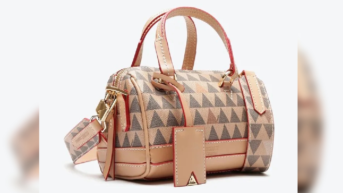 Bowler bag: também conhecida como bolsa boliche ou "estilo médico", a bowler bag é a grande aposta de 2026 - (Reprodução/Schutz)