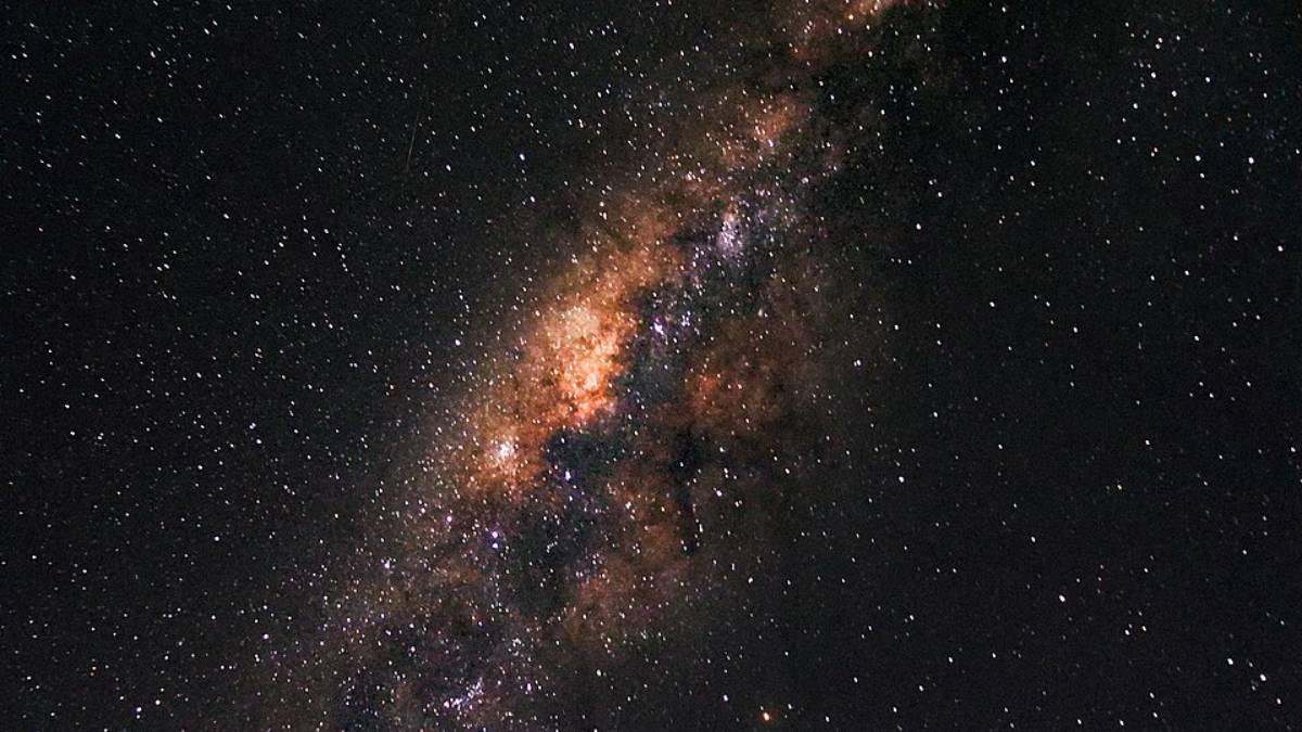 O Braço de Sagitário é uma das regiões internas da galáxia onde os cientistas identificaram a inversão magnética (Foto: NASA/ESA)