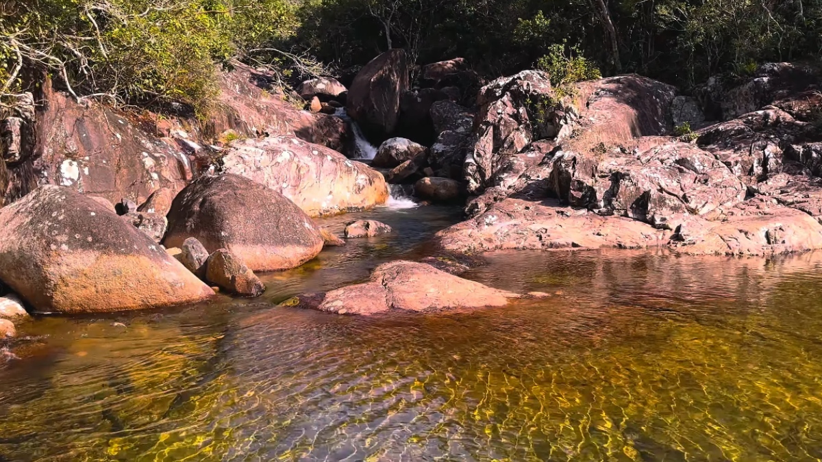 Como o fluxo de pessoas não é intenso, a recomendação é nunca realizar o passeio sozinho.