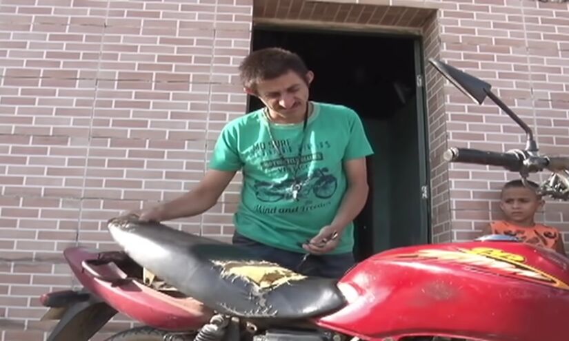 3) Ideia surgiu em \(2018\), com a alta dos combustíveis, e ganhou forma após testes de fórmulas até alcançar estabilidade no funcionamento. Foto: Reprodução/Youtube
