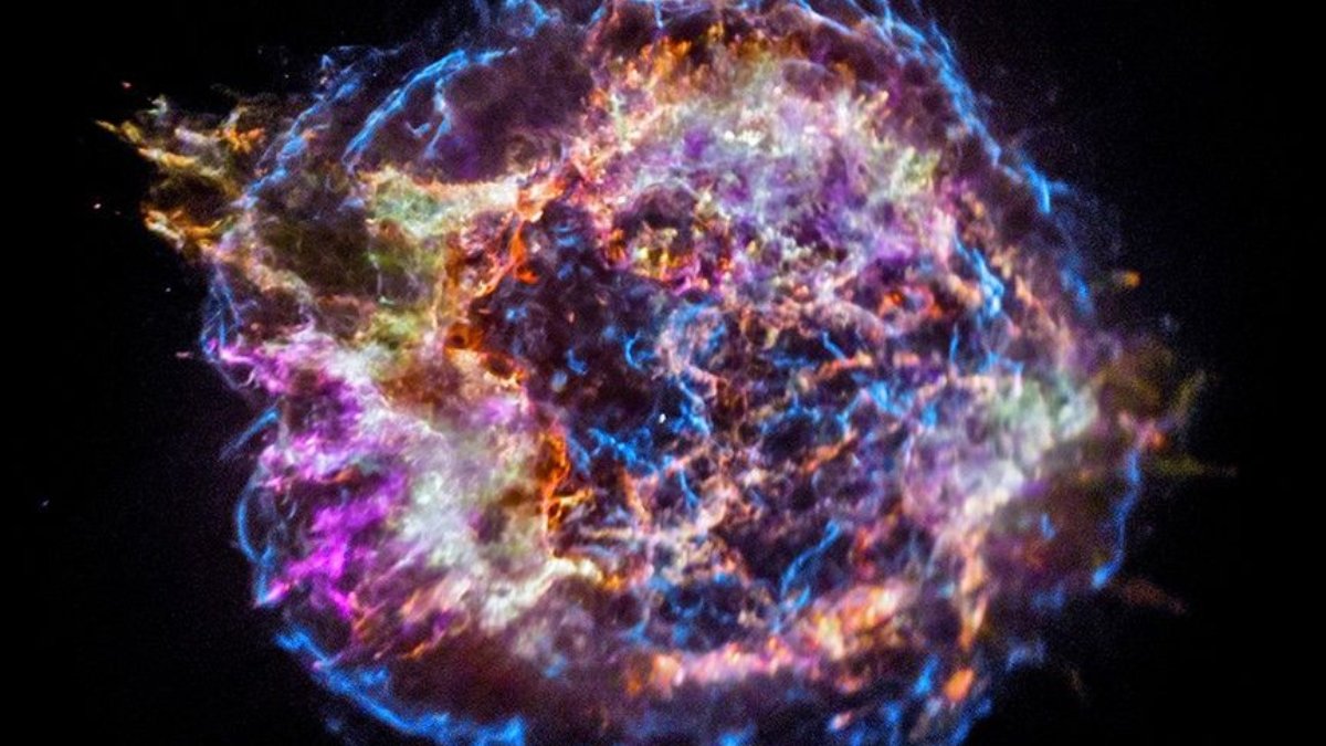 RaiosX intensos da estrela são produzidos por uma anã branca magnética que a orbita (Foto: Divulgação/NASA)