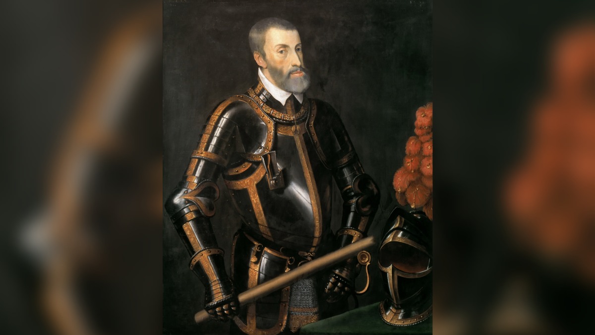 O castelo não era uma construção comum. Ele foi encomendado pelo Imperador Carlos V com um objetivo estratégico e punitivo: manter o domínio sobre os habitantes de Ghent, que haviam se revoltado contra os altos impostos da época.