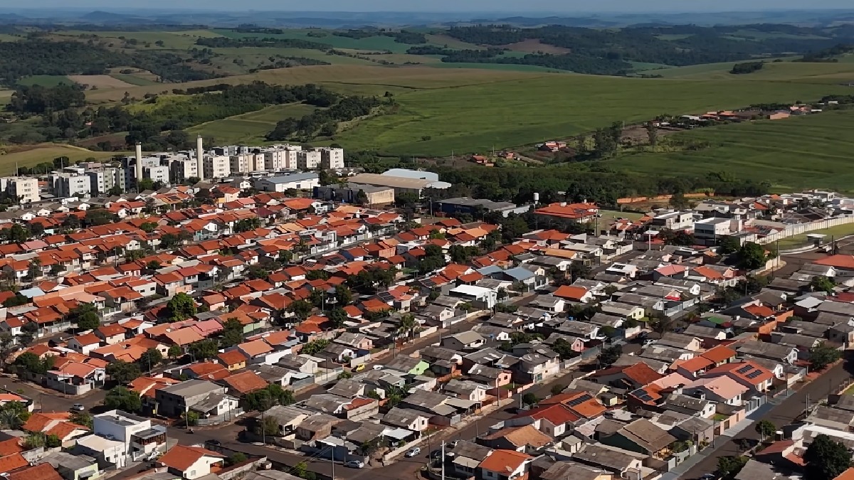 Com 11,5% de seus 13.797 habitantes identificados nessa categoria pelo IBGE, a cidade respira a cultura oriental.
