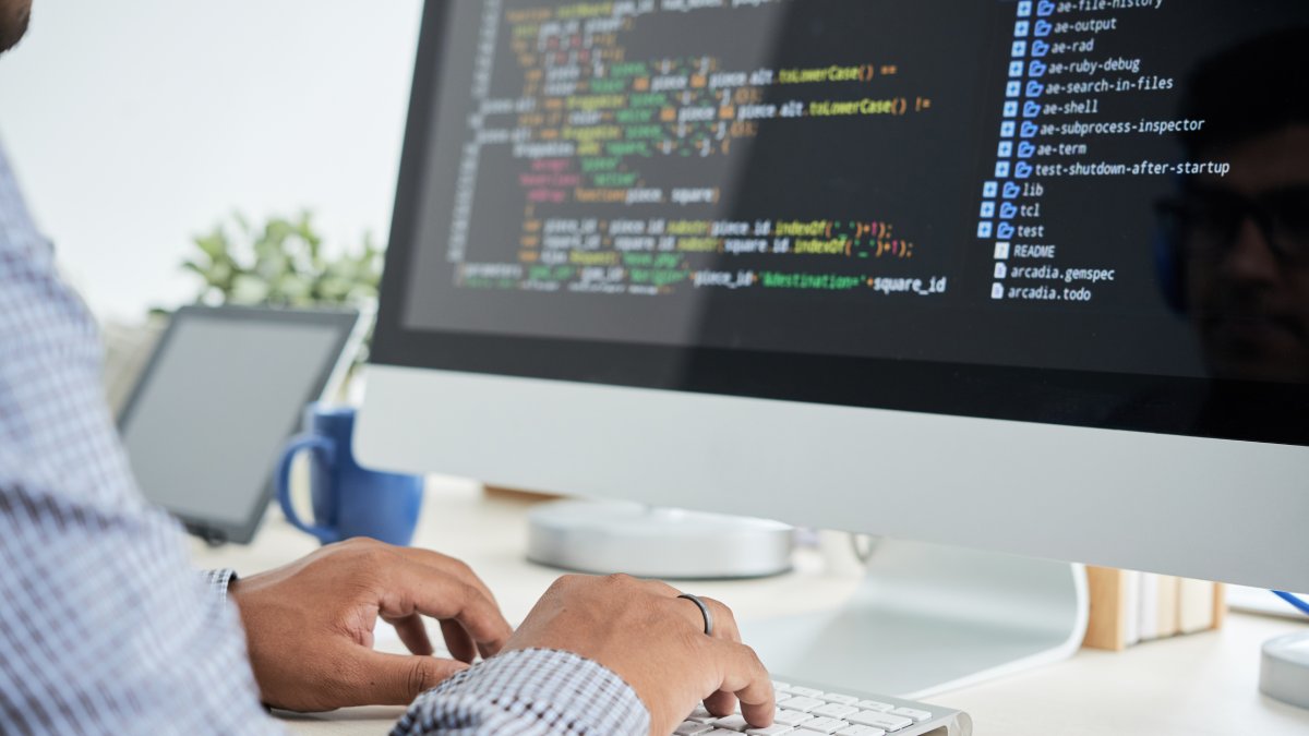 Segundo Bill Gates, profissionais da tecnologia não serão substituídos por inteligência artificial