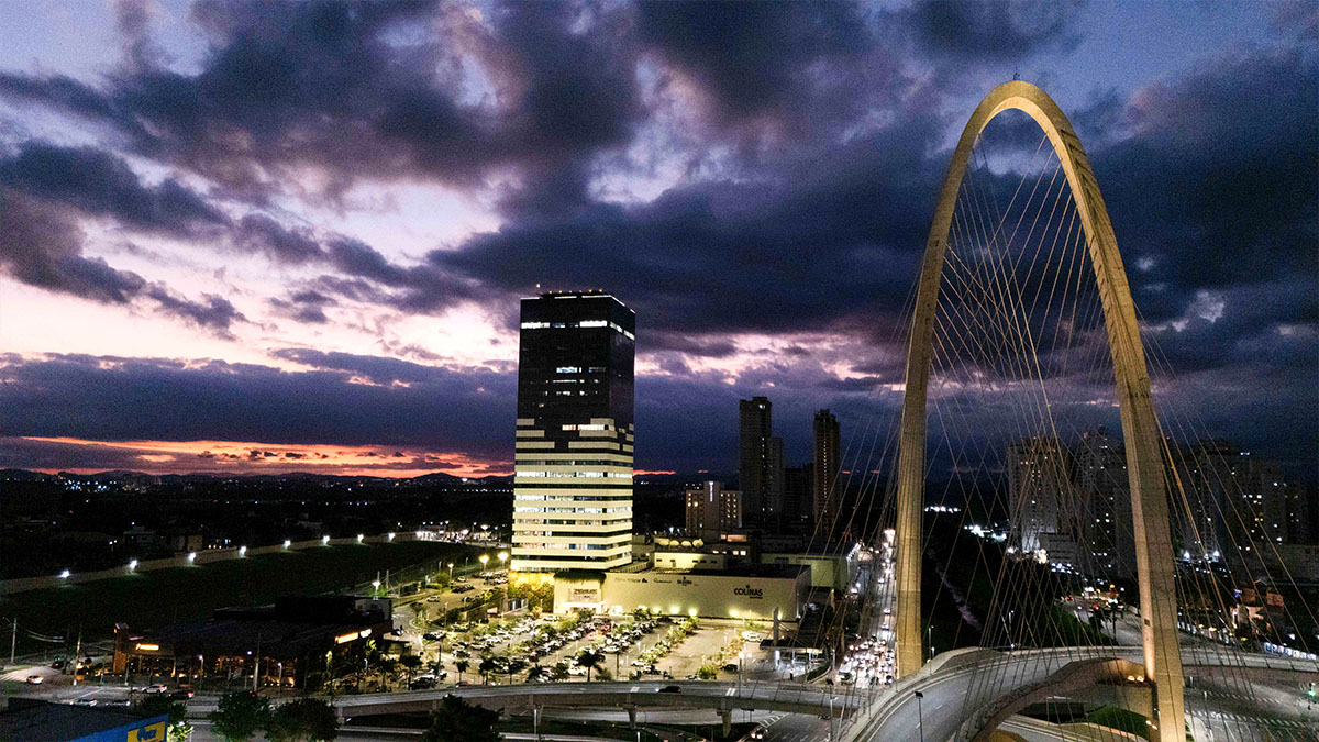 Integrado a um moderno complexo multiuso, o shopping também conta com torre corporativa, hotel e uma operação que atrai grandes marcas nacionais e internacionais.